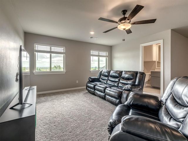 9108 Taggert Lane, Yukon, OK 73099