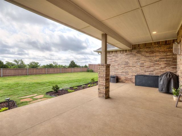 9108 Taggert Lane, Yukon, OK 73099