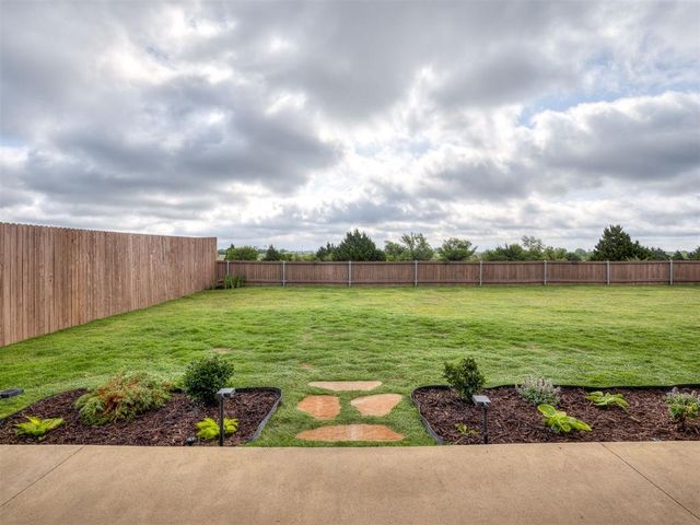 9108 Taggert Lane, Yukon, OK 73099
