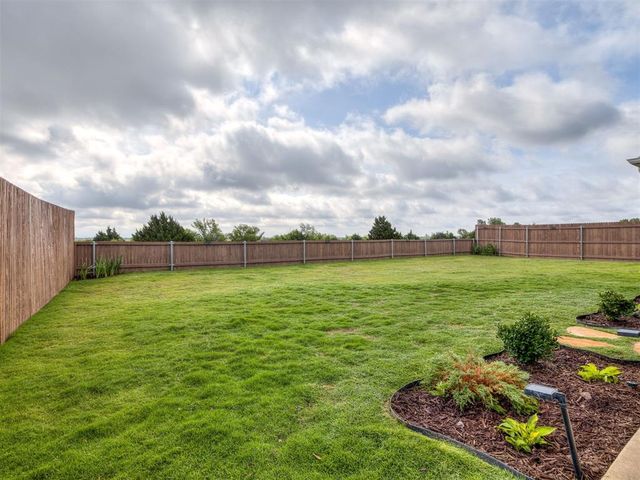 9108 Taggert Lane, Yukon, OK 73099