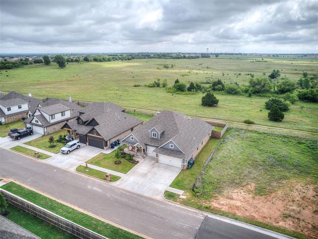 9108 Taggert Lane, Yukon, OK 73099