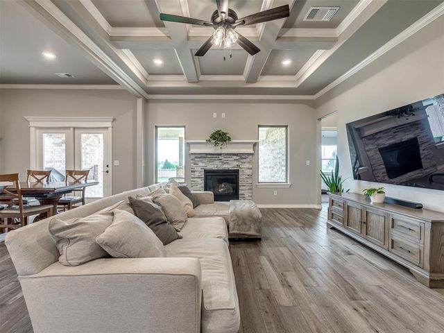 9108 Taggert Lane, Yukon, OK 73099