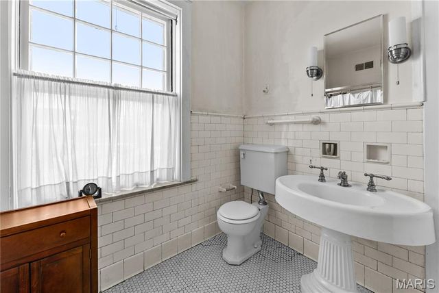 30 Kingsbury Place, St Louis, MO 63112