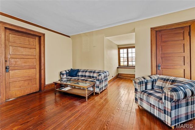 30 Kingsbury Place, St Louis, MO 63112