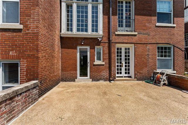 30 Kingsbury Place, St Louis, MO 63112