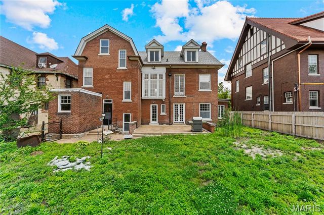 30 Kingsbury Place, St Louis, MO 63112