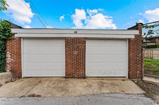 30 Kingsbury Place, St Louis, MO 63112