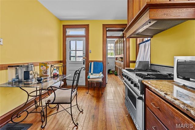 30 Kingsbury Place, St Louis, MO 63112