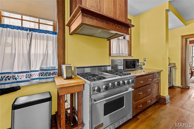 30 Kingsbury Place, St Louis, MO 63112