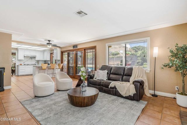 652 Stonebrook Street, Simi Valley, CA 93065
