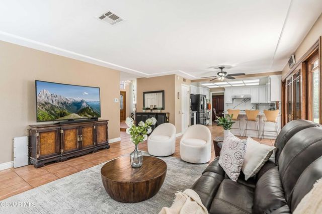 652 Stonebrook Street, Simi Valley, CA 93065