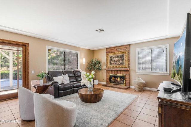 652 Stonebrook Street, Simi Valley, CA 93065