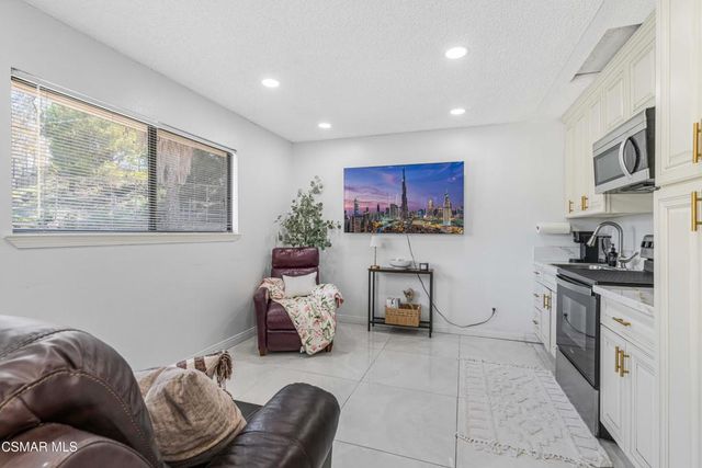 652 Stonebrook Street, Simi Valley, CA 93065