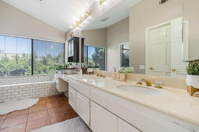 652 Stonebrook Street, Simi Valley, CA 93065