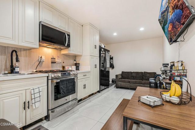 652 Stonebrook Street, Simi Valley, CA 93065