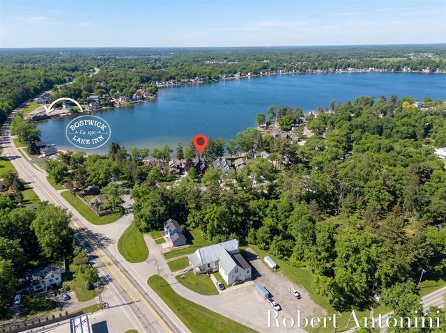 6775 Sunset Cove, Rockford, MI 49341