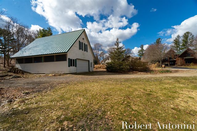 6775 Sunset Cove, Rockford, MI 49341