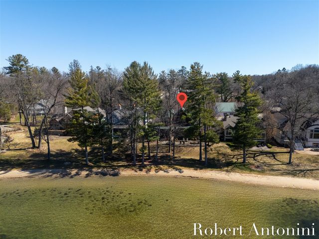 6775 Sunset Cove, Rockford, MI 49341