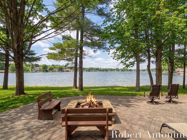 6775 Sunset Cove, Rockford, MI 49341
