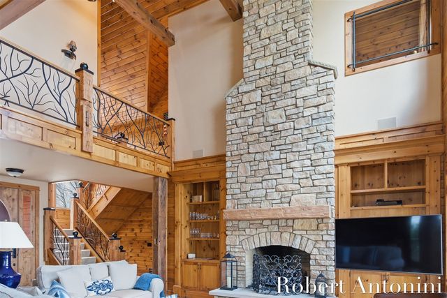 6775 Sunset Cove, Rockford, MI 49341