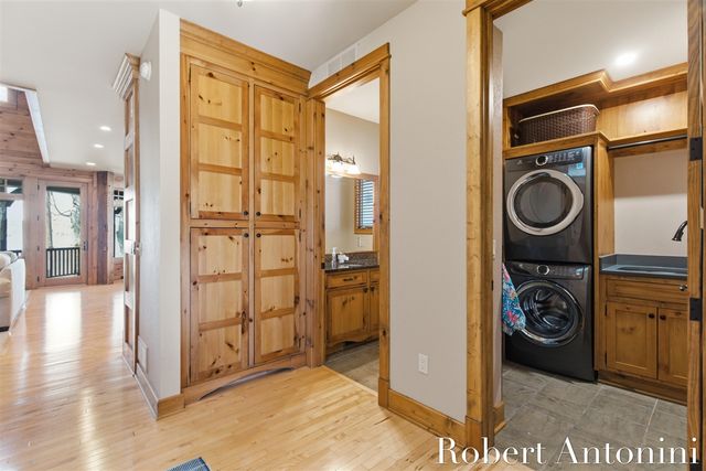 6775 Sunset Cove, Rockford, MI 49341