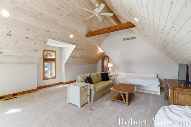 6775 Sunset Cove, Rockford, MI 49341