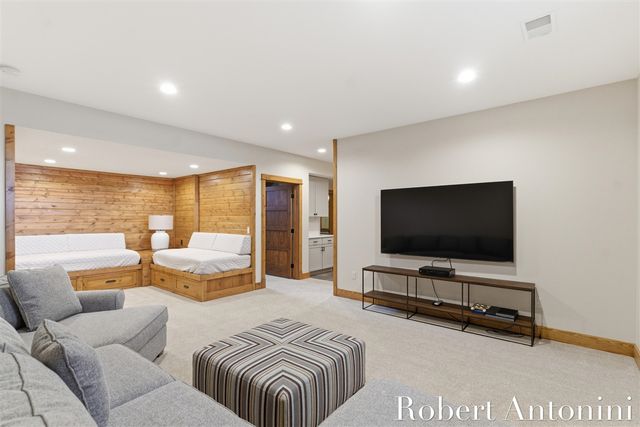 6775 Sunset Cove, Rockford, MI 49341