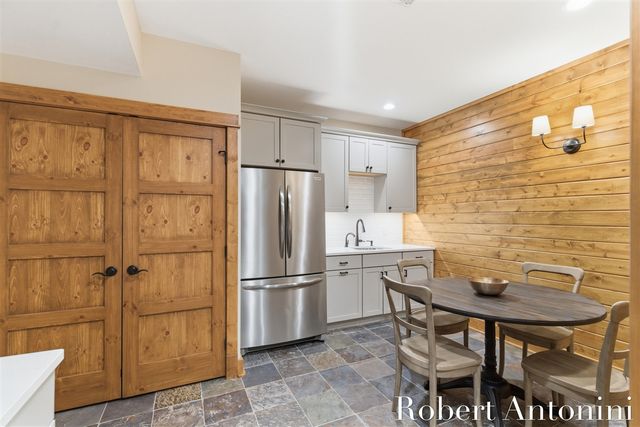 6775 Sunset Cove, Rockford, MI 49341