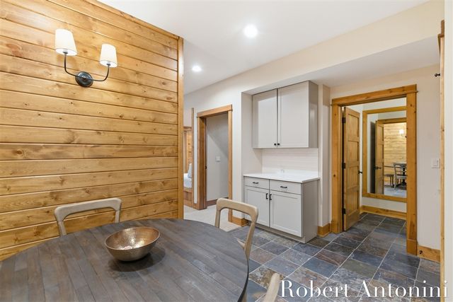 6775 Sunset Cove, Rockford, MI 49341