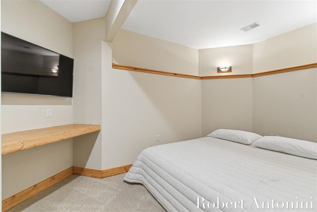 6775 Sunset Cove, Rockford, MI 49341