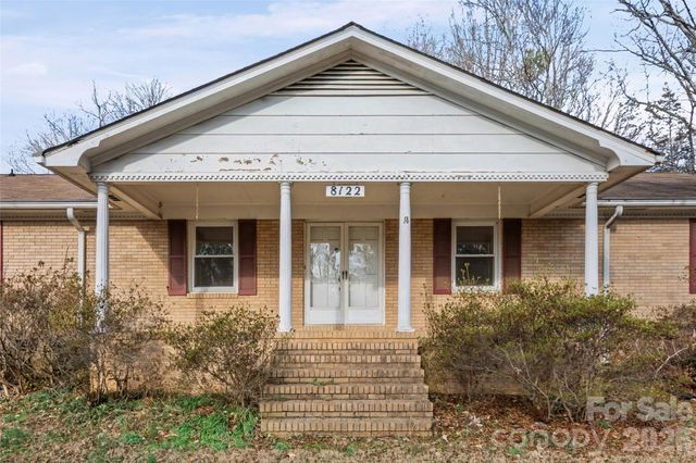 8122 Knollwood Circle, Charlotte, NC 28213