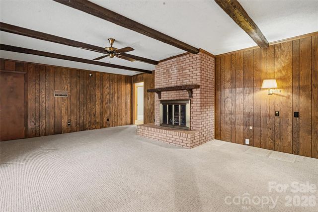 8122 Knollwood Circle, Charlotte, NC 28213