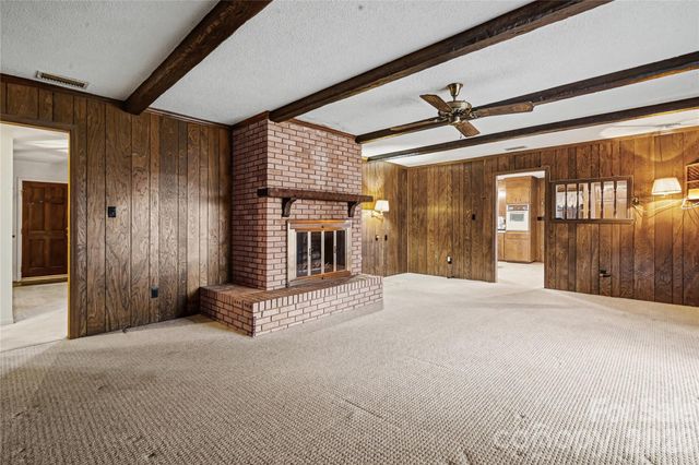 8122 Knollwood Circle, Charlotte, NC 28213