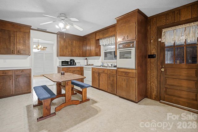 8122 Knollwood Circle, Charlotte, NC 28213