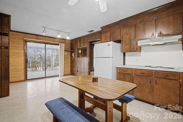 8122 Knollwood Circle, Charlotte, NC 28213