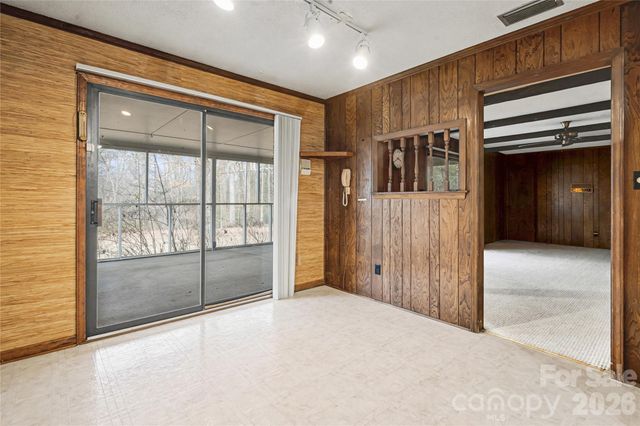 8122 Knollwood Circle, Charlotte, NC 28213