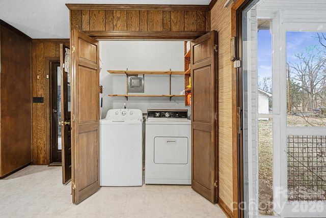 8122 Knollwood Circle, Charlotte, NC 28213