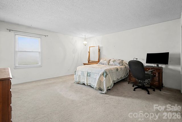 8122 Knollwood Circle, Charlotte, NC 28213