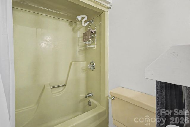 8122 Knollwood Circle, Charlotte, NC 28213