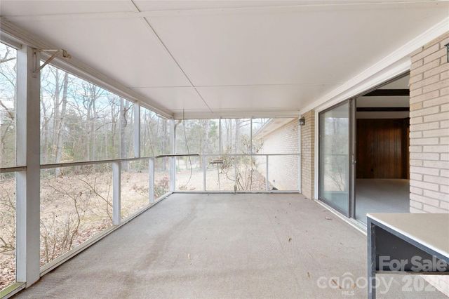 8122 Knollwood Circle, Charlotte, NC 28213