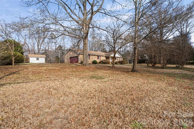 8122 Knollwood Circle, Charlotte, NC 28213