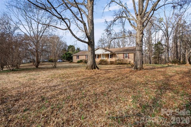 8122 Knollwood Circle, Charlotte, NC 28213