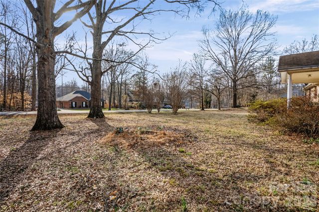 8122 Knollwood Circle, Charlotte, NC 28213