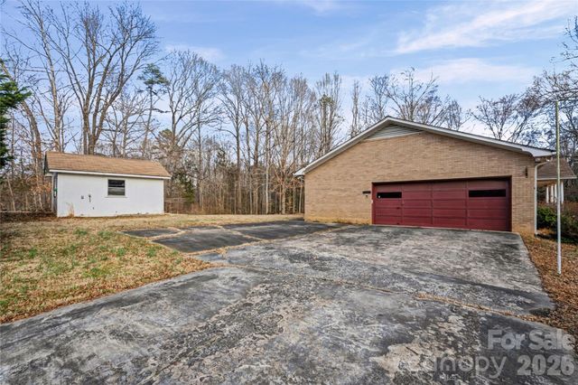 8122 Knollwood Circle, Charlotte, NC 28213