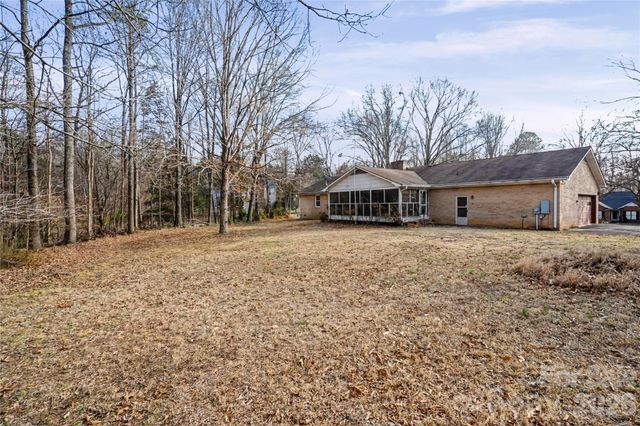 8122 Knollwood Circle, Charlotte, NC 28213