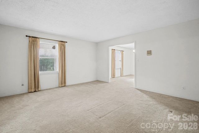 8122 Knollwood Circle, Charlotte, NC 28213