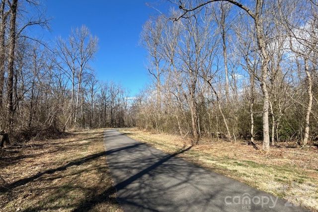 8122 Knollwood Circle, Charlotte, NC 28213