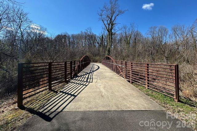 8122 Knollwood Circle, Charlotte, NC 28213