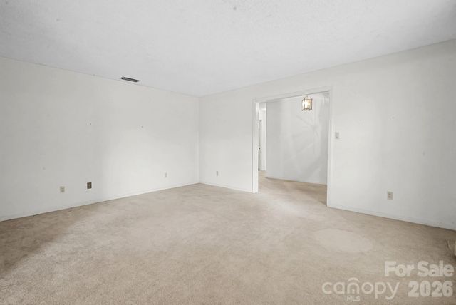 8122 Knollwood Circle, Charlotte, NC 28213