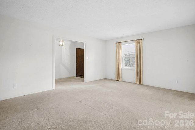 8122 Knollwood Circle, Charlotte, NC 28213